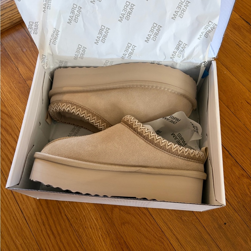 Slippers - Picture 2 of 6